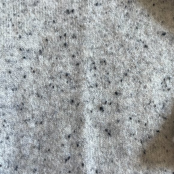 Everlane Cashmere V-Neck - Picture 5 of 10